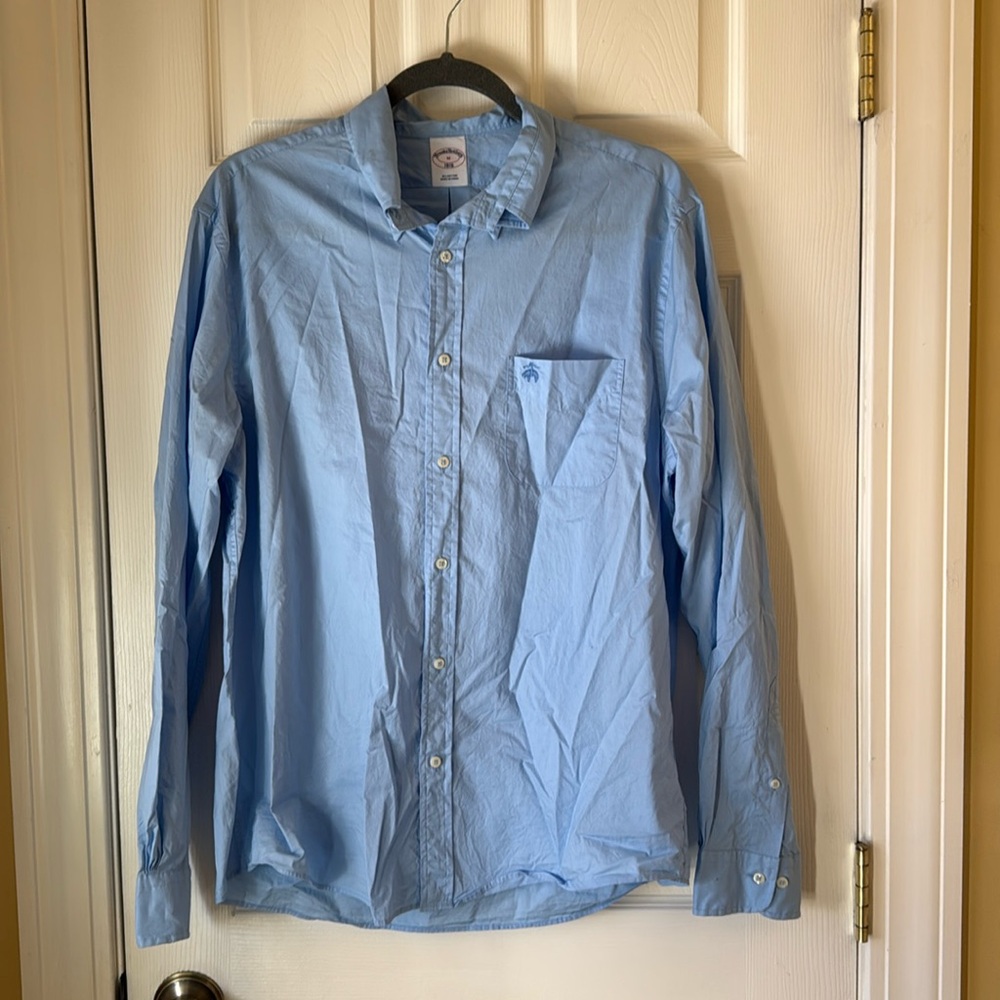 Brooks Brothers Men’s Lightweight Button Up
